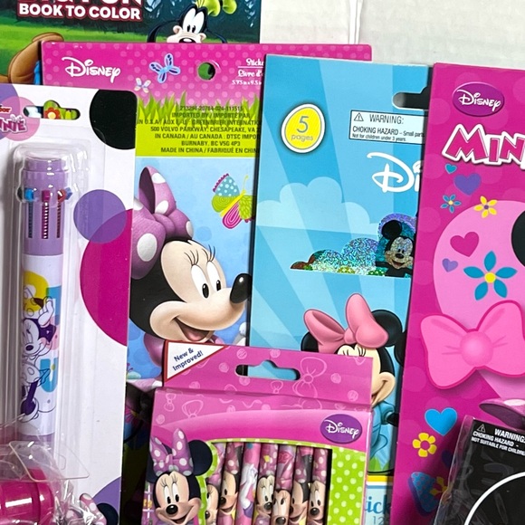 DISNEY’S MINNIE MOUSE AND FRIENDS GIFT SET - Picture 4 of 16